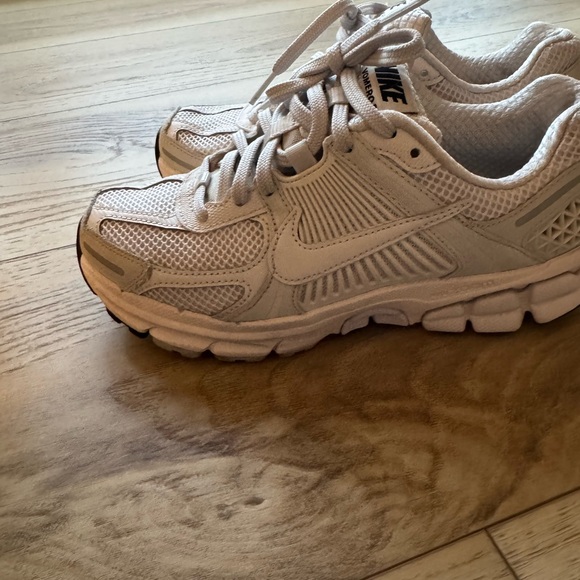 Nike Women's White and Gray Sneakers - Picture 4 of 4